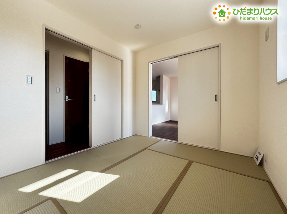 鴻巣市松原　2期　新築一戸建て　リーブルガーデン　01の和室|クッション性に優れた畳なので、お子様スペースとしても活用できます(*^-^*)