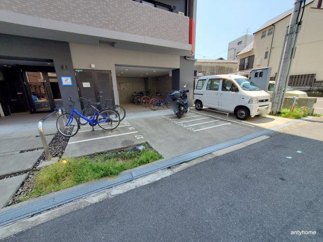 グランパシフィック十三元今里 仲介手数料無料の駐車場
