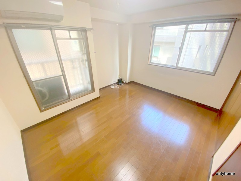 カーサゼブラ　仲介手数料無料の居間・リビング