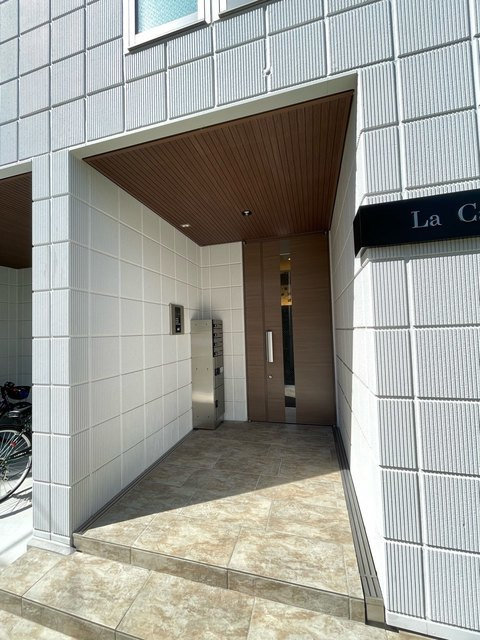 La・Calaのエントランス|オートロック付きのエントランス