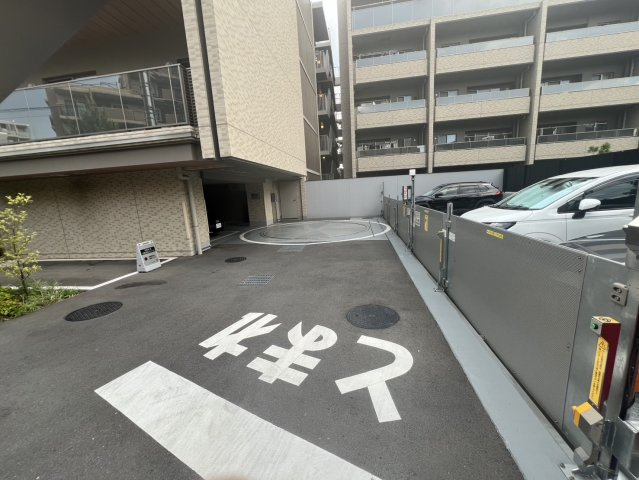 プラネスーペリア成増の駐車場