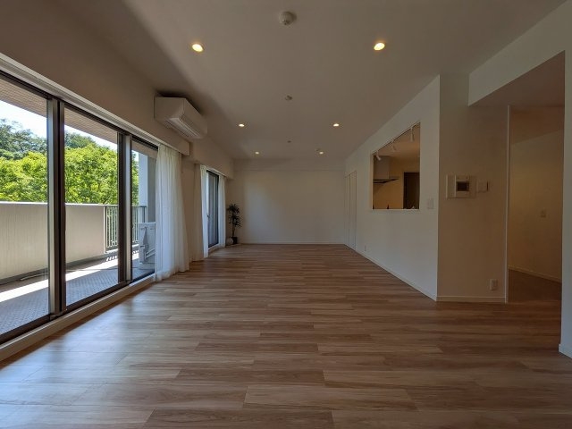 パークフィーネ南大沢３番館の内装|～26.0帖の明るく開放感のあるLDK、家族団欒の時間をお過ごしいただけます～