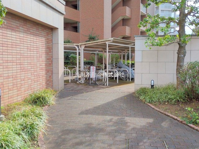 パークフィーネ南大沢３番館の駐輪場|～サイクルポート付きの駐輪場～
