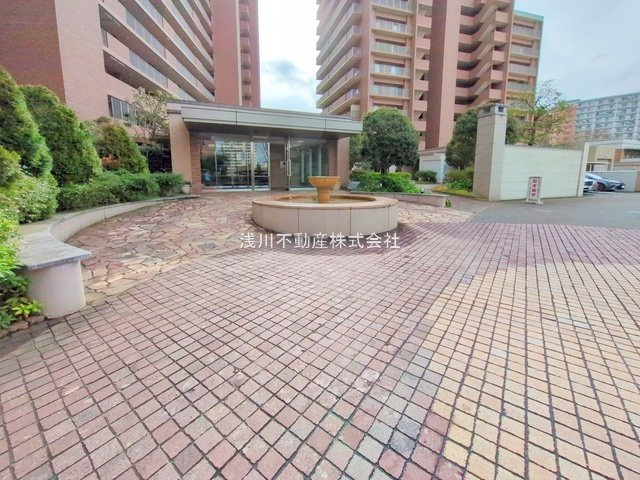 パークフィーネ南大沢３番館のエントランス|～管理形態は全部委託式　キレイにメンテナンスされているマンション～
