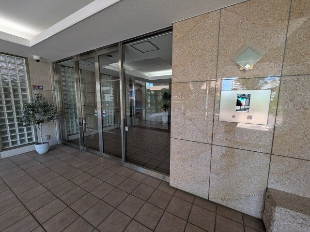 パークフィーネ南大沢３番館の玄関|～管理形態は全部委託式　キレイにメンテナンスされているマンション～