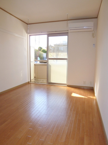 ヴェルディ下石神井の居間・リビング|★１階でもこの日当りです★