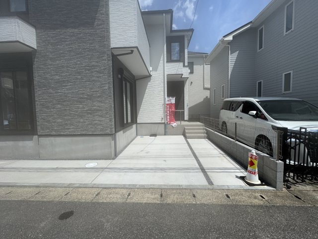 松戸市新松戸南１丁目新築戸建【馬橋北小学校：10分】の駐車場|駐車スペース完備