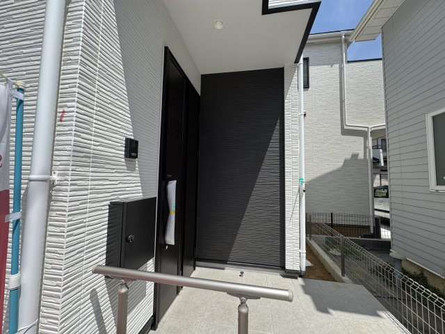 松戸市新松戸南１丁目新築戸建【馬橋北小学校：10分】のエントランス|エントランス・玄関ポーチ