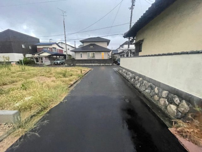 【前面道路含む現地写真】 | 今治市山路　中古住宅