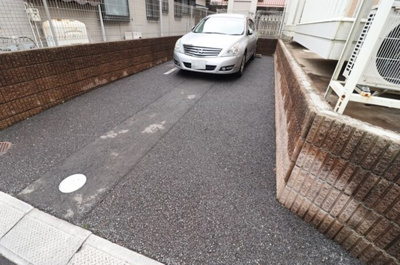 【駐車場】 | ローズベリー | 駐車場