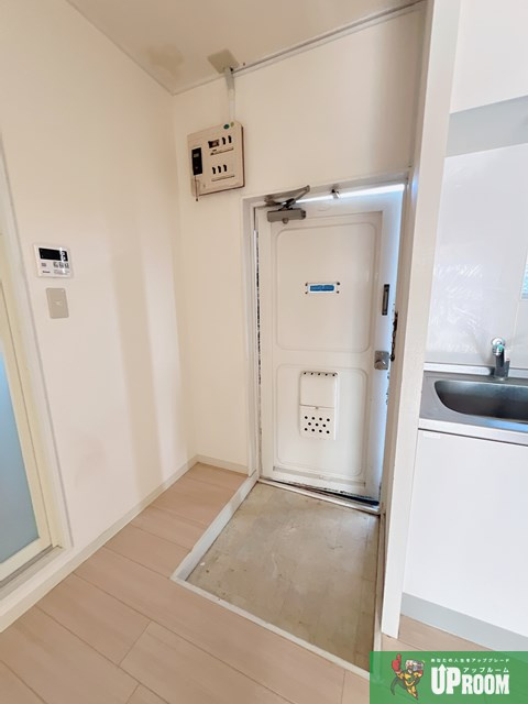 昭栄コーポの玄関