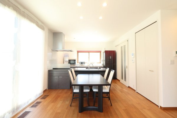 【居間・リビング】の画像