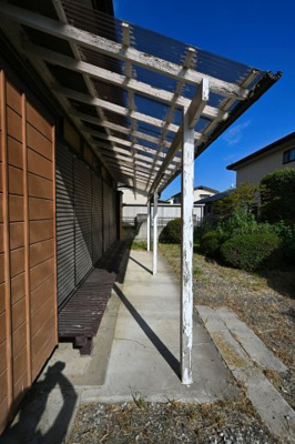 【外観】 | 太田市大原町　中古戸建 | 庇がついた縁側は気持ちよさそうですね♪