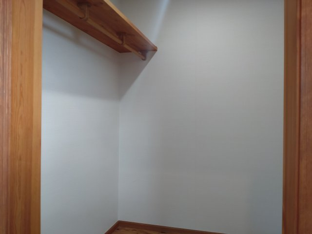 【収納】 | 春日市春日３丁目　戸建て | ウォークインクローゼット。季節物の洋服や、普段使いの鞄を収納したり多様な使い方ができます