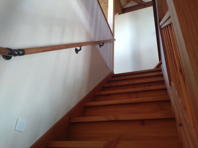 【内装】 | 春日市春日３丁目　戸建て | 階段にはしっかりとした手すりがついているので安心です