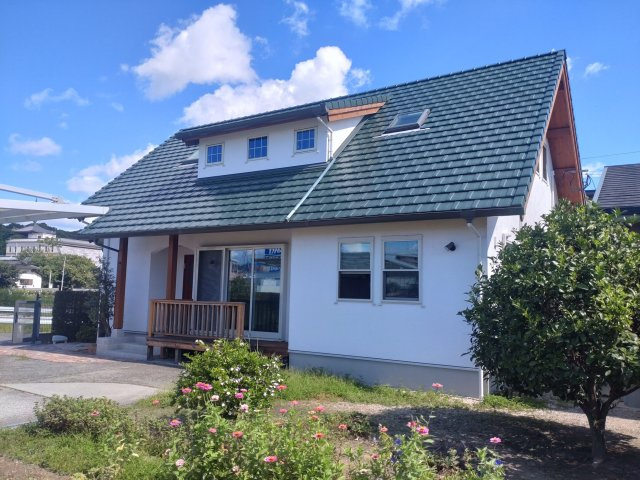 【外観】 | 春日市春日３丁目　戸建て | 小中学校が近いので子育て中のファミリーにおすすめ。すぐ近くにショッピングモールもあります