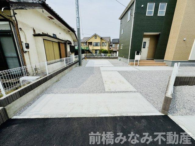 北群馬郡吉岡町大久保第8　１号棟(全４棟)　リーブルガーデン　新築建売分譲の駐車場|駐車場に車を止められます
