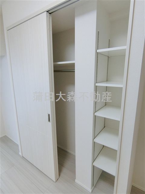 JP noie西蒲田の収納|クローゼット脇の棚収納