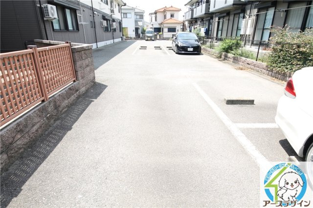 アルパポンテ一番館の駐車場