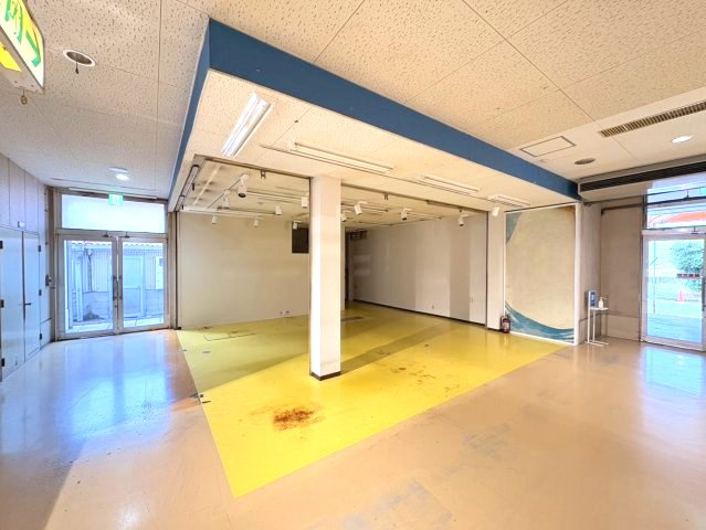 一色さかな広場内　貸店舗の外観