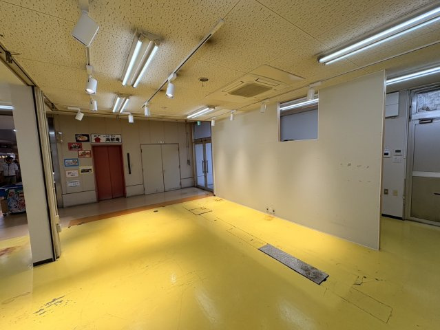 一色さかな広場内　貸店舗の内装