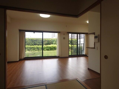 【居間・リビング】 | コスモフェスタ蕨 | LD約13.3帖