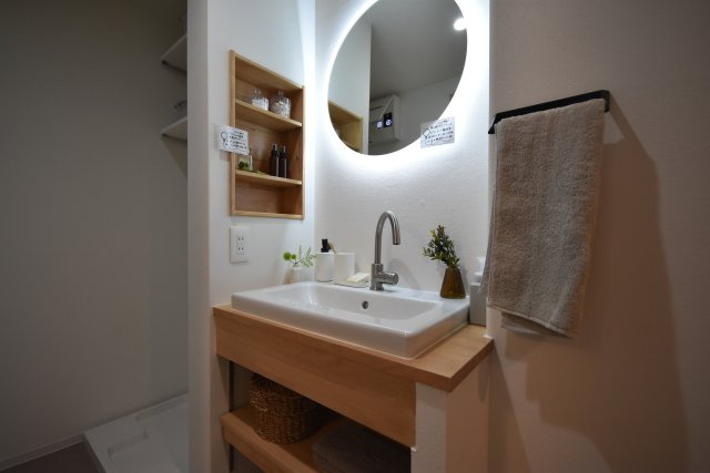 サーパスシティ前原弐番館の独立洗面台