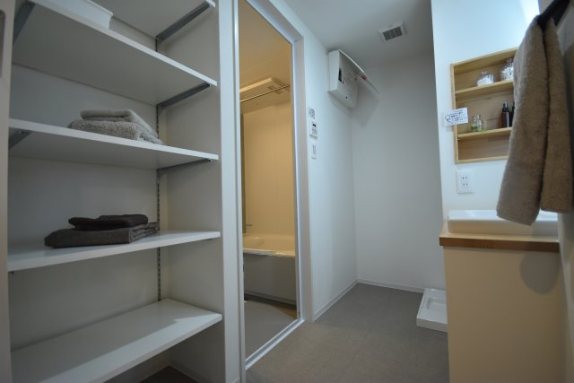 サーパスシティ前原弐番館の独立洗面台