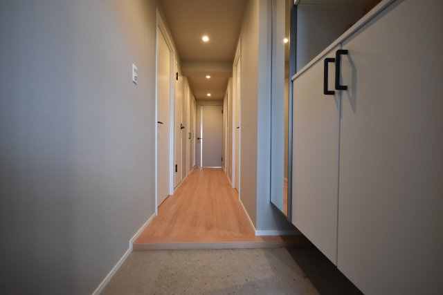 サーパスシティ前原弐番館の玄関