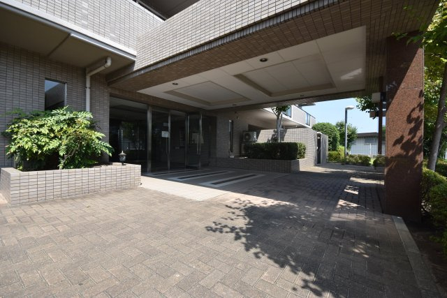 サーパスシティ前原弐番館の駐車場