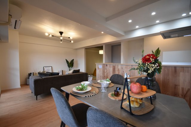 サーパスシティ前原弐番館の居間・リビング