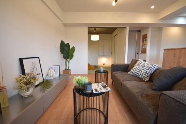 サーパスシティ前原弐番館の居間・リビング