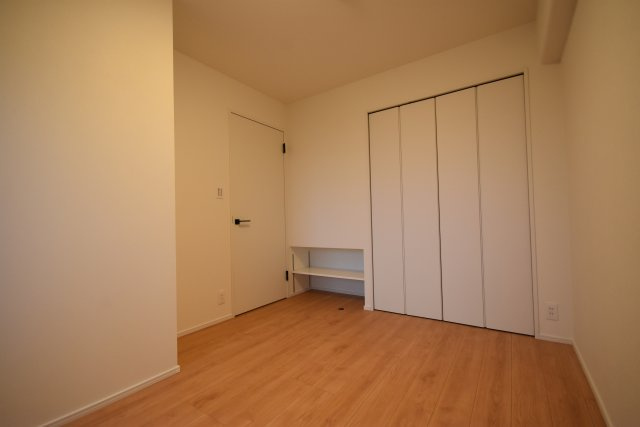 サーパスシティ前原弐番館の洋室