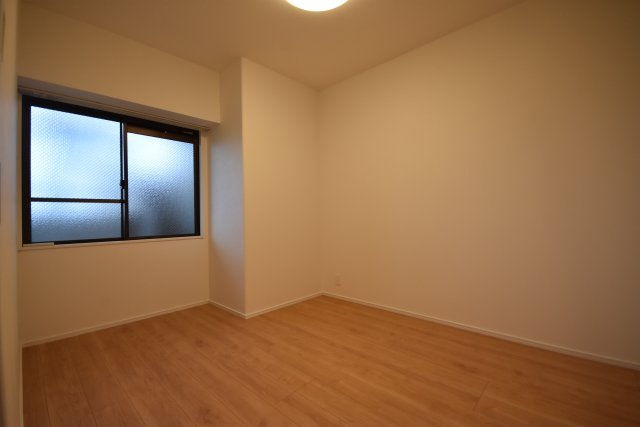 サーパスシティ前原弐番館の洋室