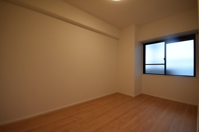 サーパスシティ前原弐番館の洋室