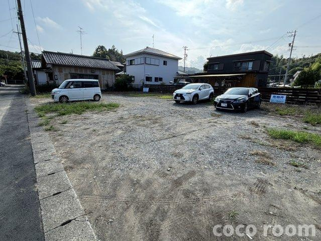 グリーンプラザ八木の駐車場