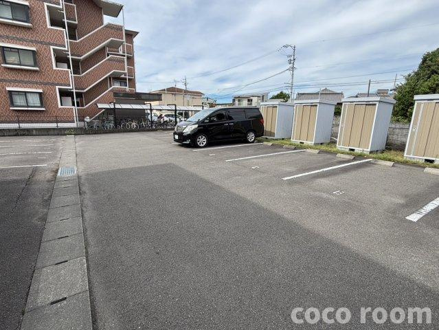 アルソーレAの駐車場