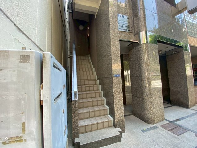 浜町藪ビルのエントランス