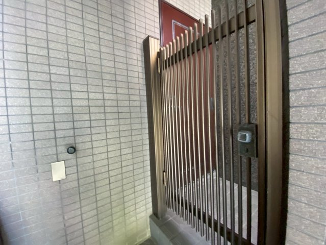 浜町藪ビルの玄関