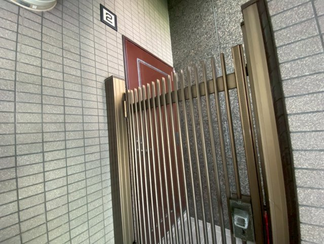 浜町藪ビルの玄関