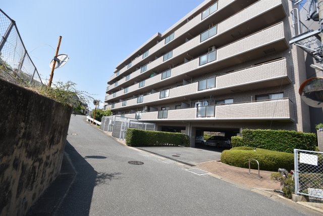 サーパスシティ前原弐番館の外観|落ち着いた雰囲気の外観です