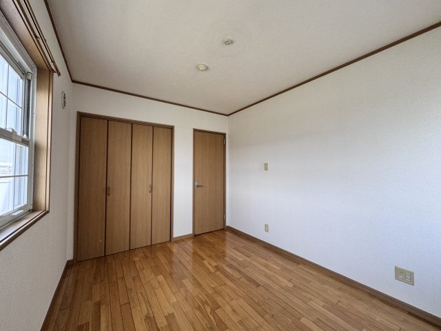 フォレスタ伏見の洋室