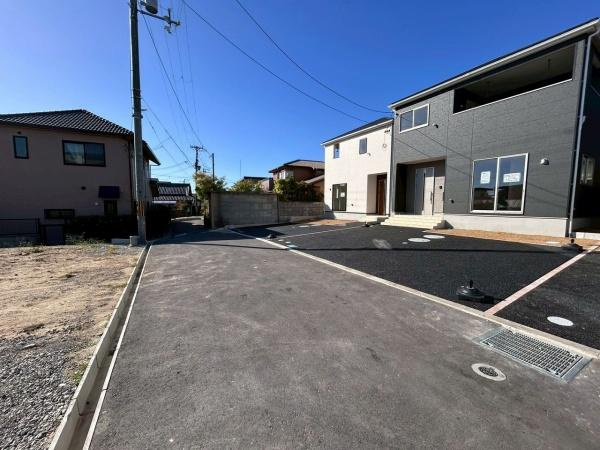 【前面道路含む現地写真】