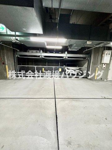 ニッケノーブルハイツ江坂の駐車場