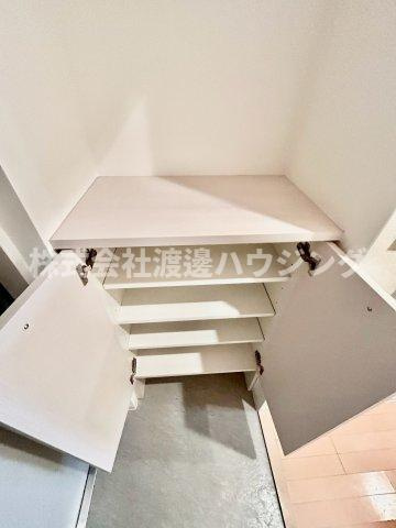 ニッケノーブルハイツ江坂の収納|下駄箱付き