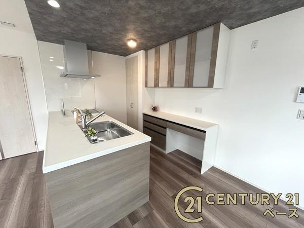 北葛城郡広陵町笠　一戸建のキッチン|■現地撮影写真■家族とのコミュニケーションがとりやすい人気のカウンターキッチン！