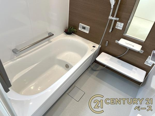 北葛城郡広陵町笠　一戸建の浴室|■現地撮影写真■ゆったり１坪サイズ！足を伸ばしての入浴は疲れも癒してくれます！