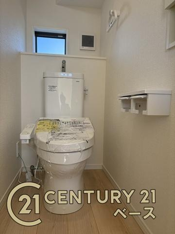 クレイドルガーデン東九条町 ２号棟 ／新築一戸建のトイレ|■現地撮影写真■フチなし＆トルネード洗浄でお掃除も楽らく！ウォシュレット付きです！