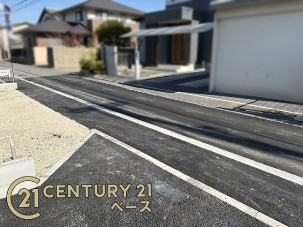 クレイドルガーデン東九条町 ２号棟 ／新築一戸建の前面道路含む現地写真|■現地撮影写真■敷地と道路の高低差が少なく駐車もスムーズです！