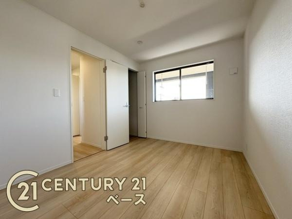 クレイドルガーデン東九条町 ２号棟 ／新築一戸建の内観：施工例|■冬物のコートや季節のものなどたくさんしまえる広さ！■
